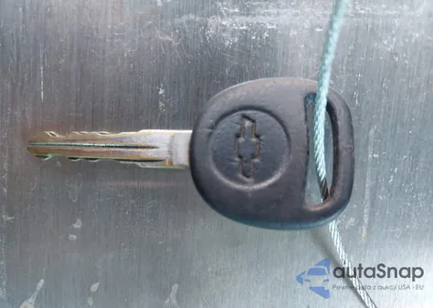 2000 Chevrolet S-10 Ls из США, поврежденный, VIN 1GCDT19W9Y8137411